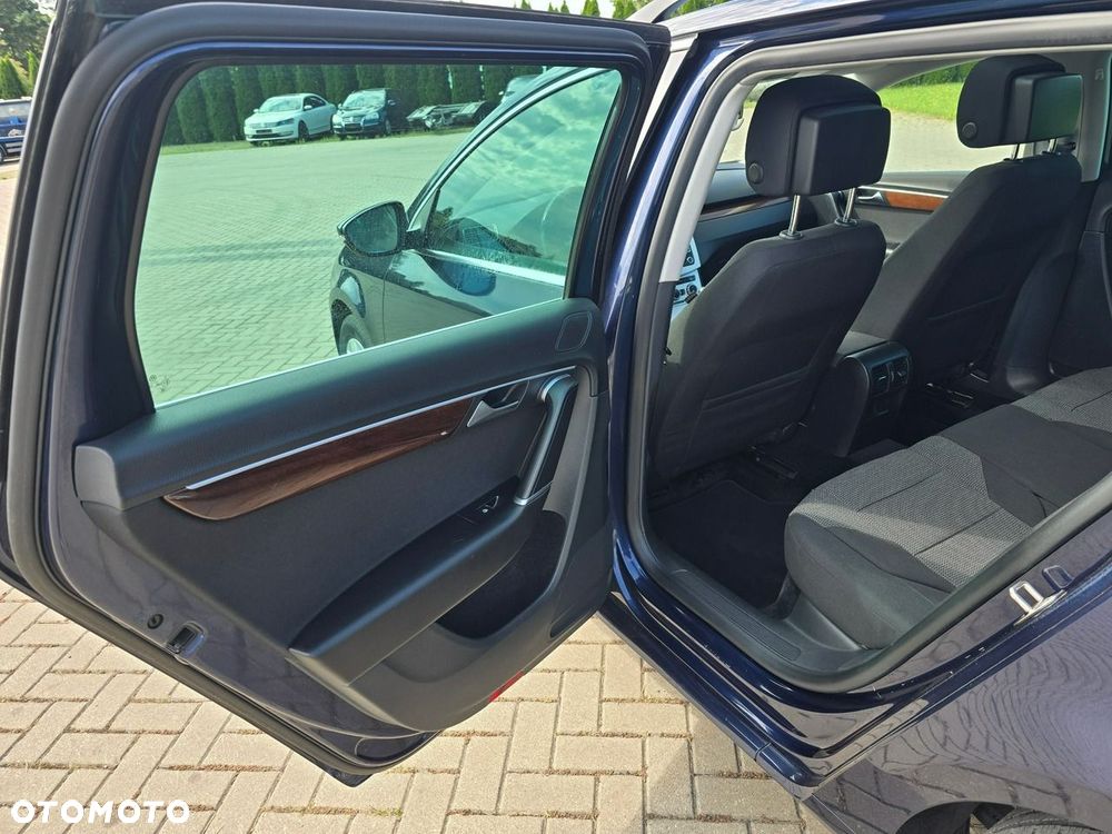 Volkswagen Passat - 24