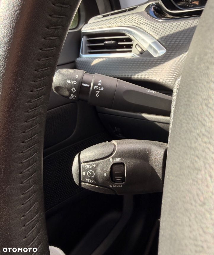 Peugeot 208 PureTech 82 Stop & Start Signature - 19