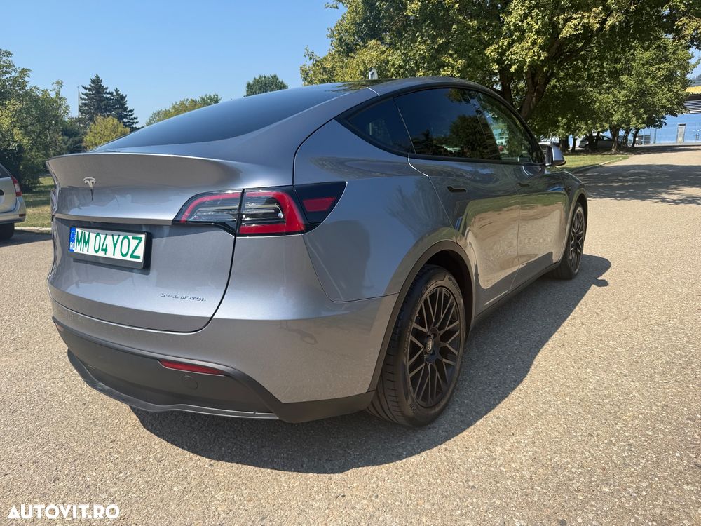 Tesla Model Y - 4