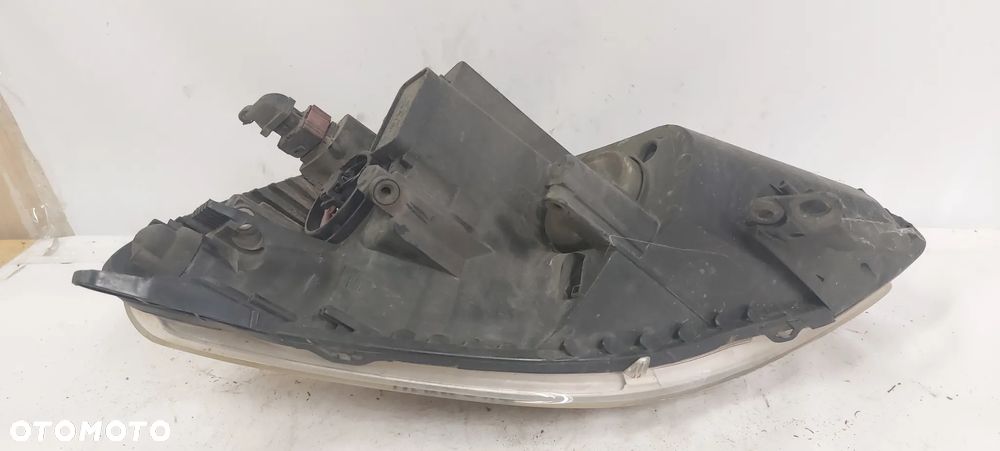 .  PRZOD PRZEDNIA LAMPA  PRAWA OPEL ZAFIRA B - 2