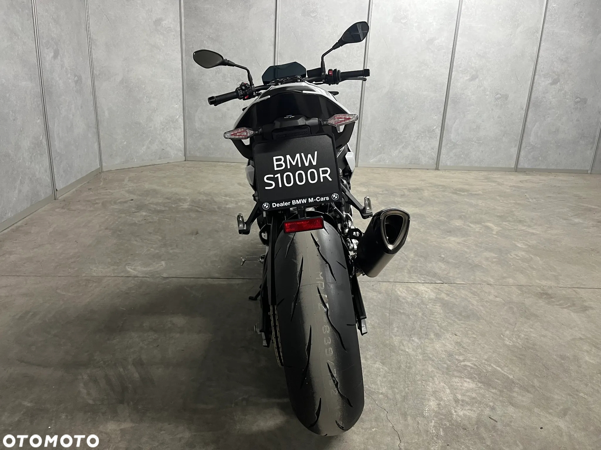 BMW S - 8