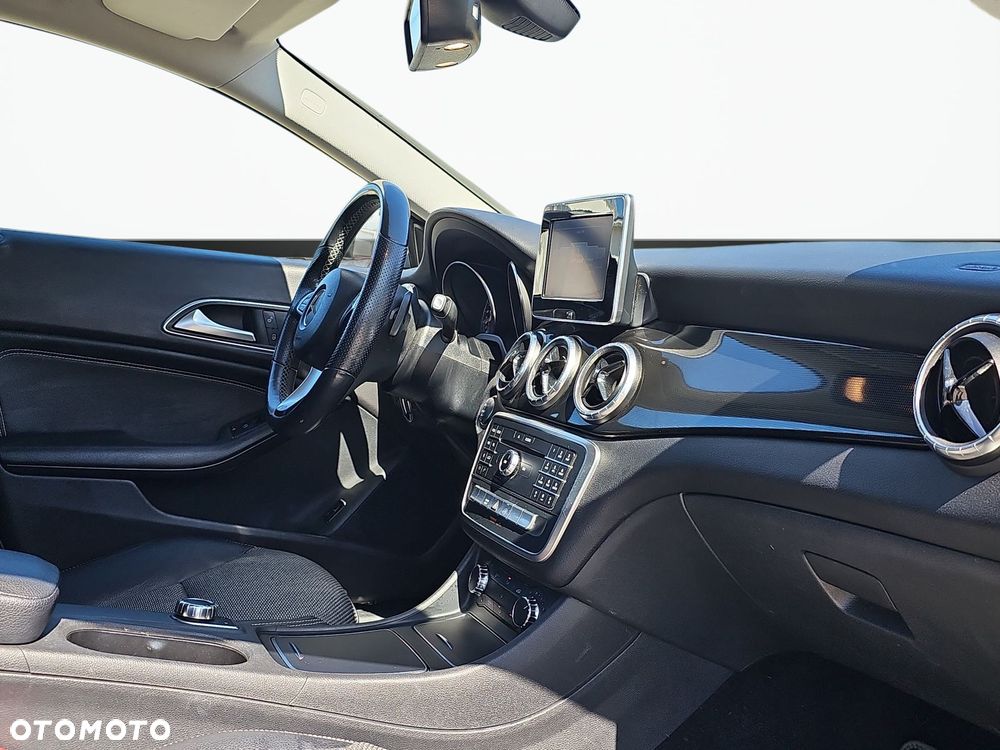Mercedes-Benz CLA 220 d 7G-DCT - 13