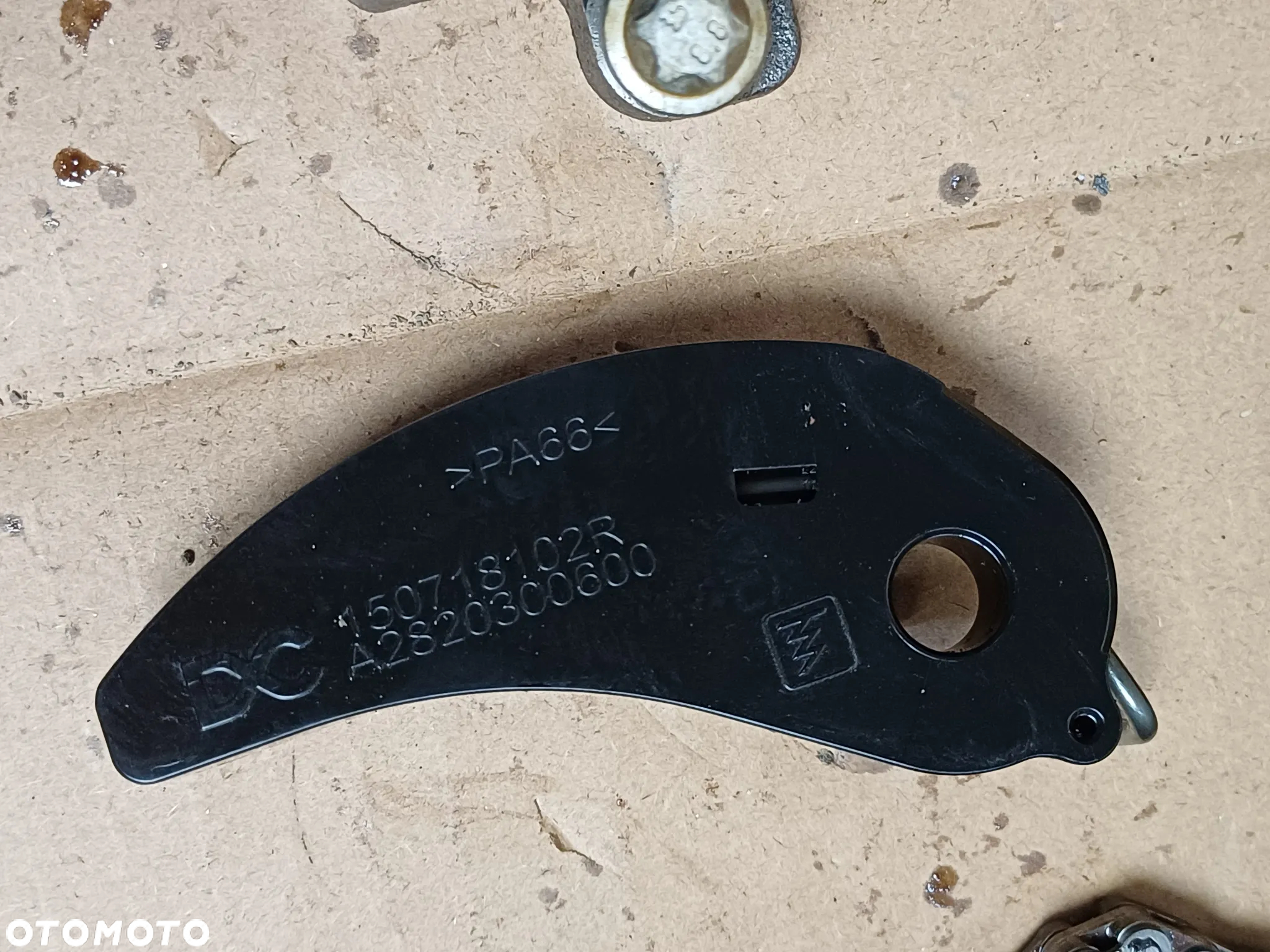MERCEDES W177 Rozrząd napinacz łańcuch A2820300600 A2820522800 - 3