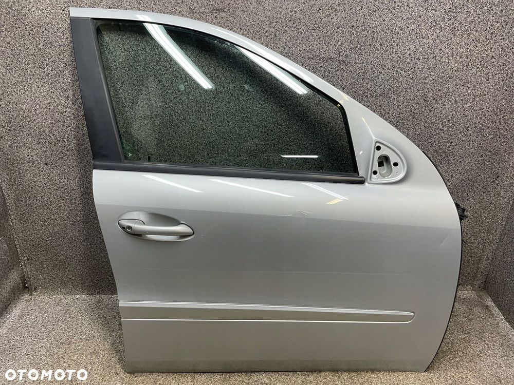 Drzwi prawy przod przednie srebrne C775 775U Mercedes W164 ML 100-120 umFe
