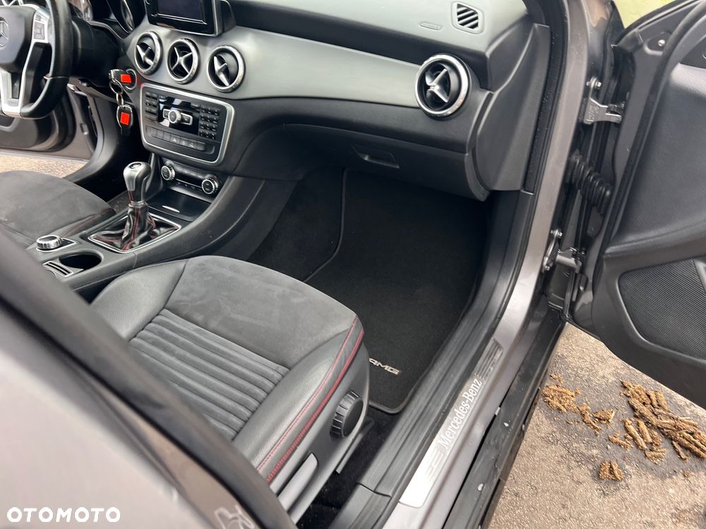 Mercedes-Benz GLA - 15