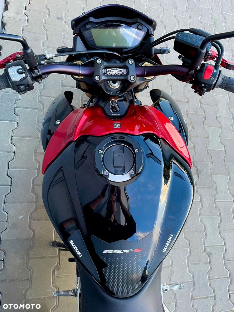 Suzuki GSX - 18