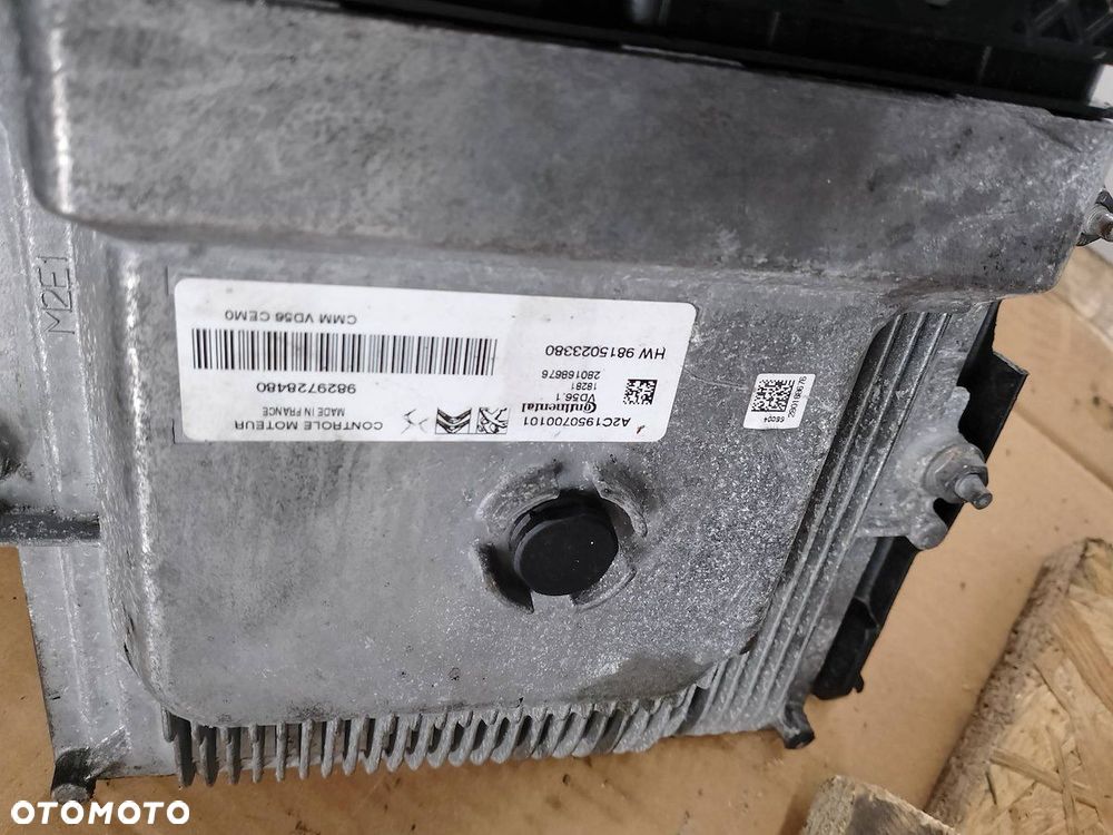 SILNIK PEUGEOT 208 HN05  10XVAW 1.2 THP PURETECH - 2