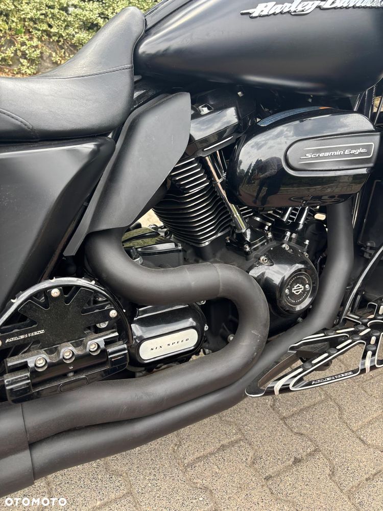 Harley-Davidson Touring Road Glide - 15