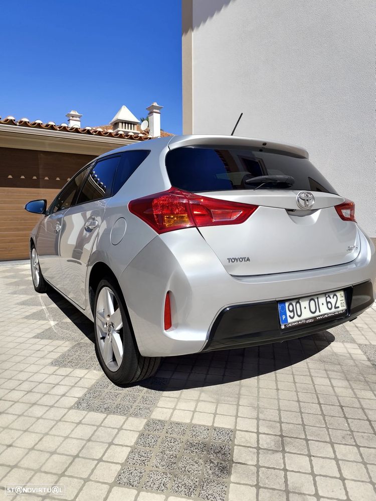 Toyota Auris 1.4 D-4D Comfort+Pack Sport - 4