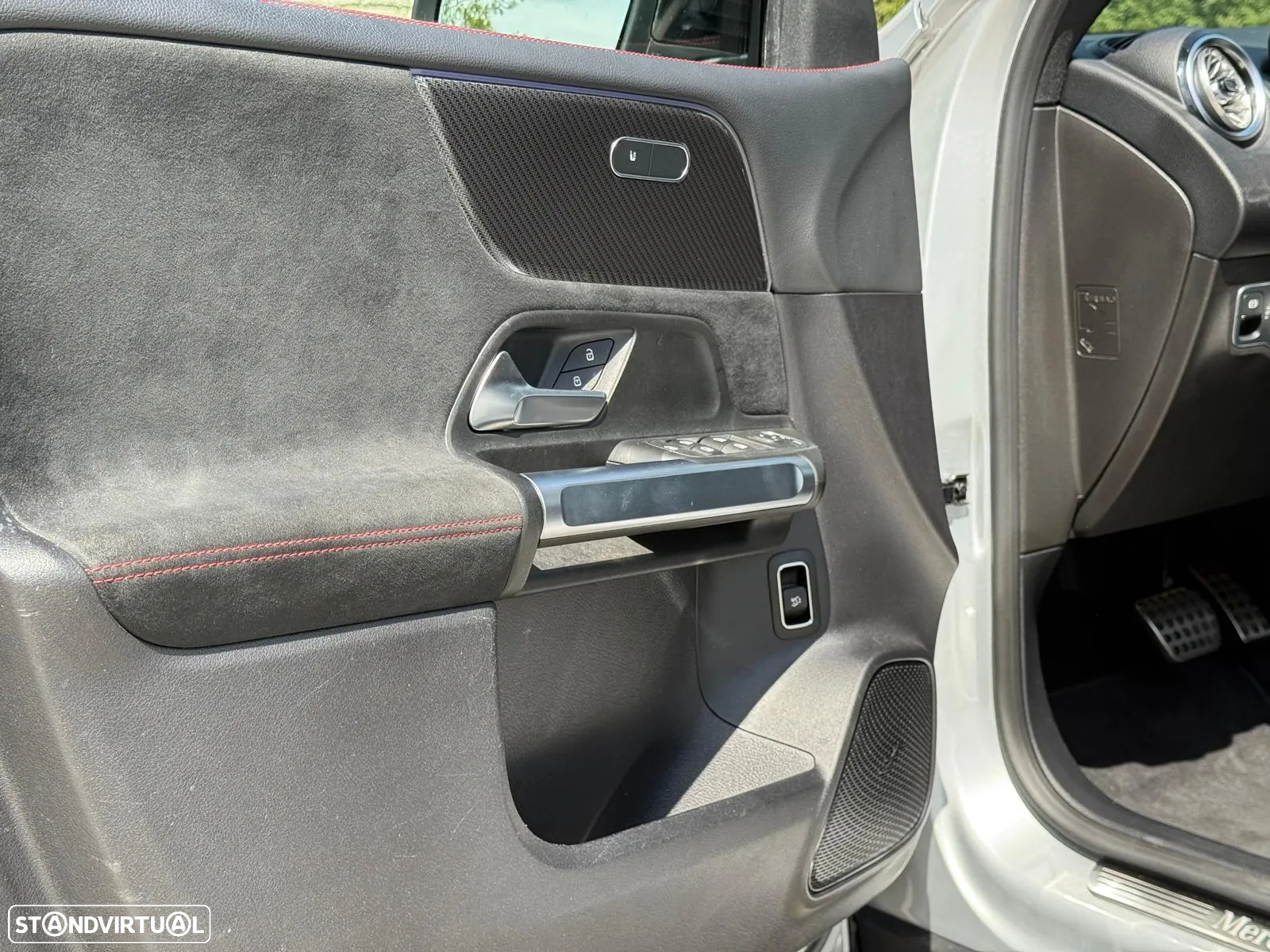 Mercedes-Benz GLB 200 d AMG Line - 19
