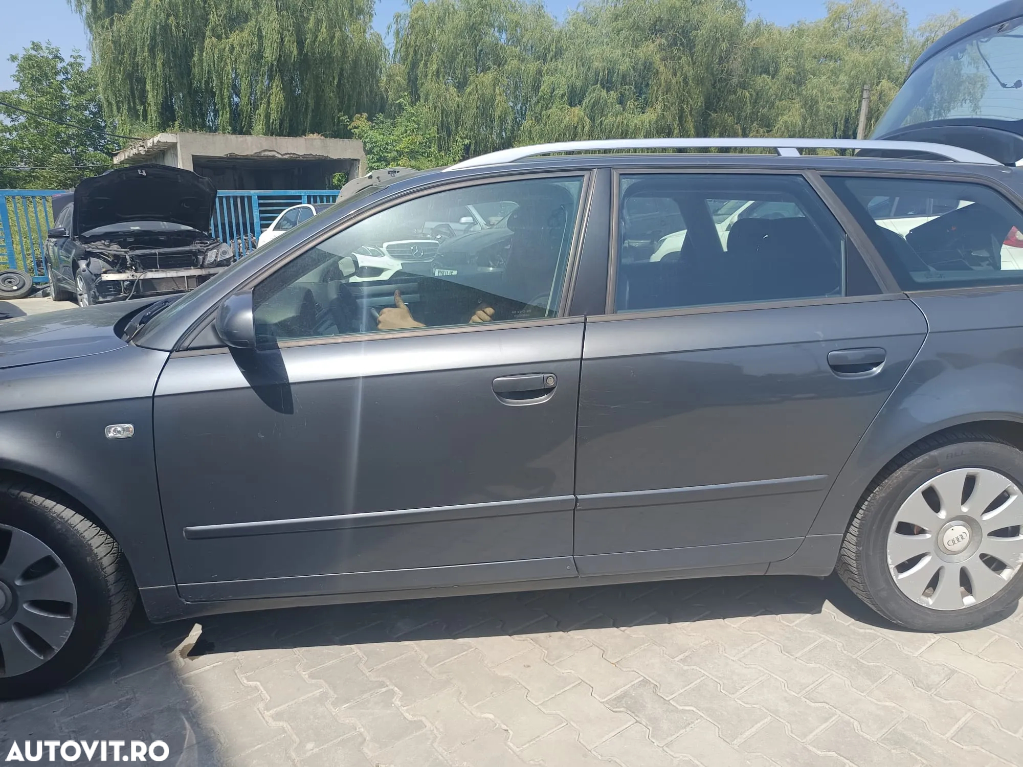 Dezmembram Audi A4 B7 combi Cod motor: BLB - 3