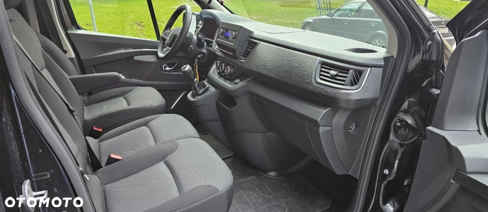 Renault Trafic 2.0 dCi - 11