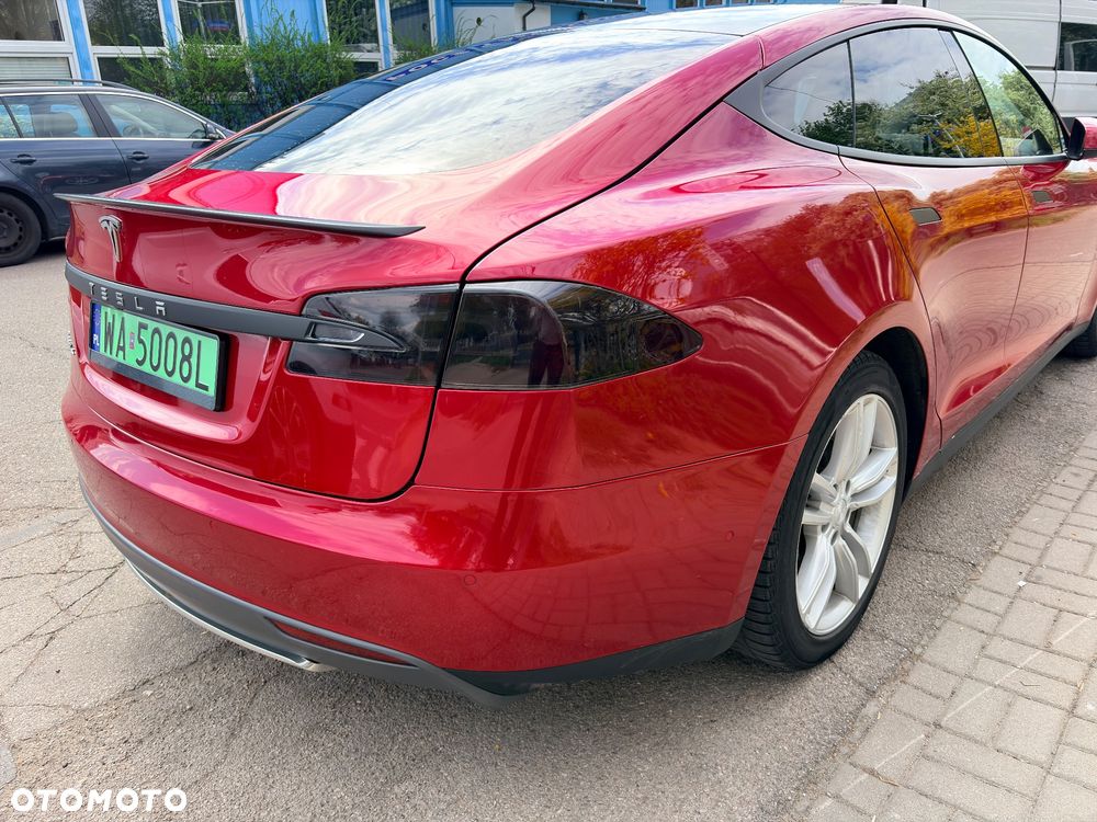 Tesla Model S - 3