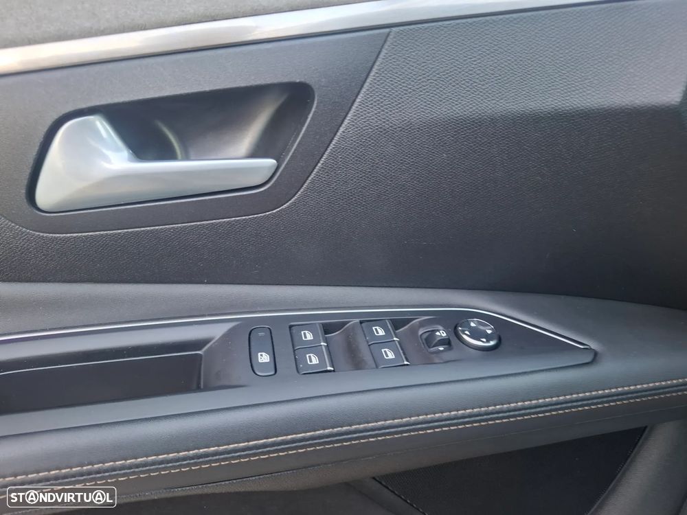 Peugeot 3008 1.6 Hybrid4 GT Pack e-EAT8 - 29