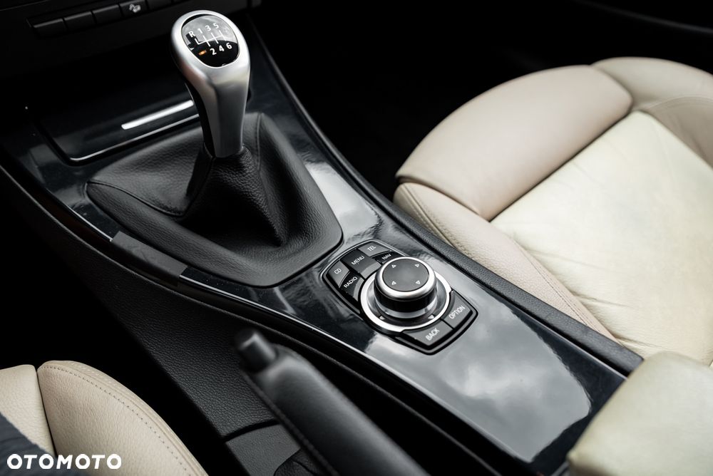 BMW Seria 3 325i xDrive Edition Exclusive - 37