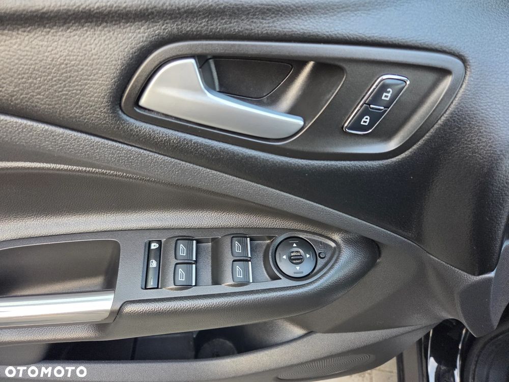 Ford Kuga 2.0 TDCi 2x4 Titanium - 22