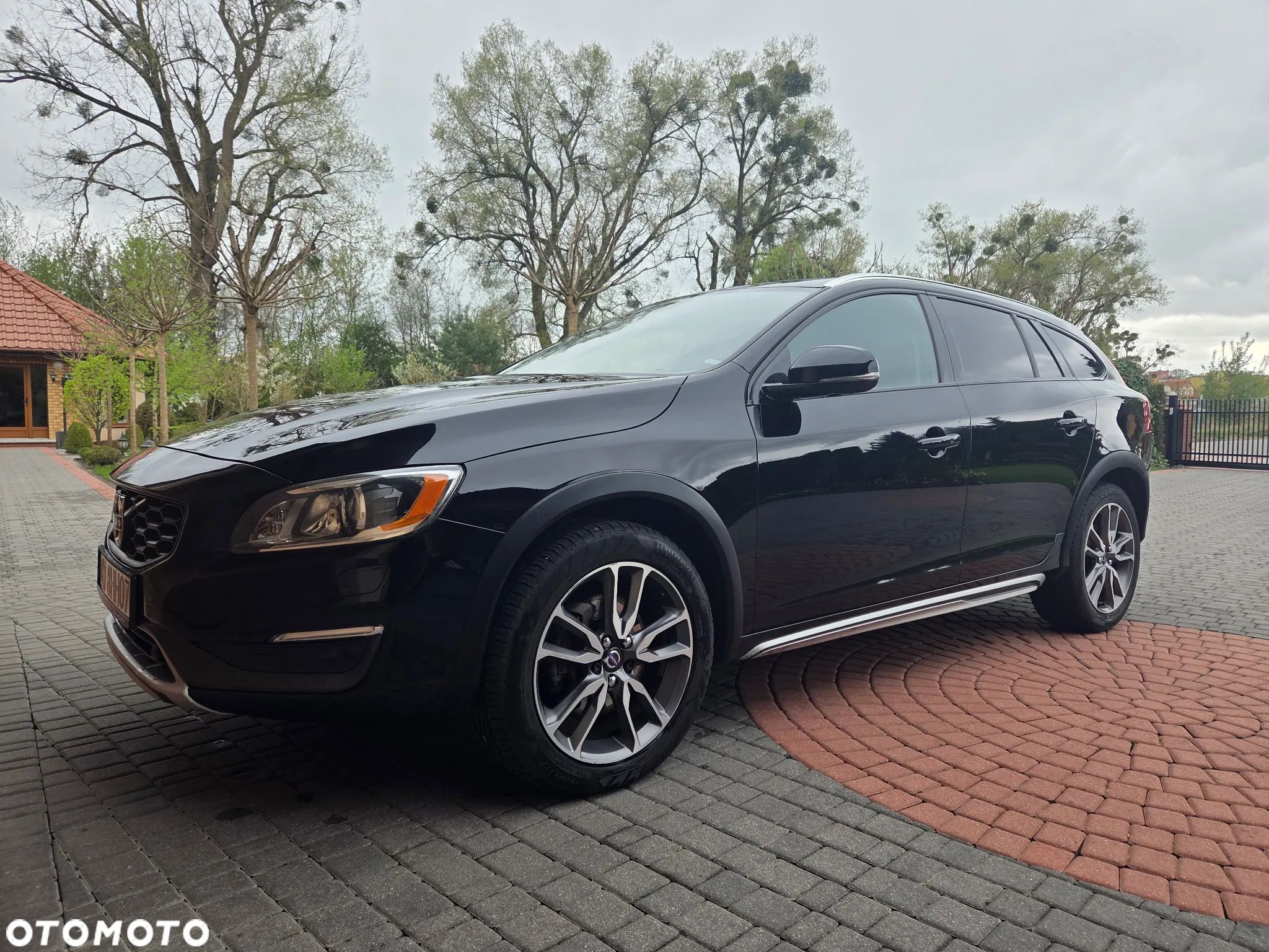 Volvo V60 Cross Country T5 AWD Summum - 1