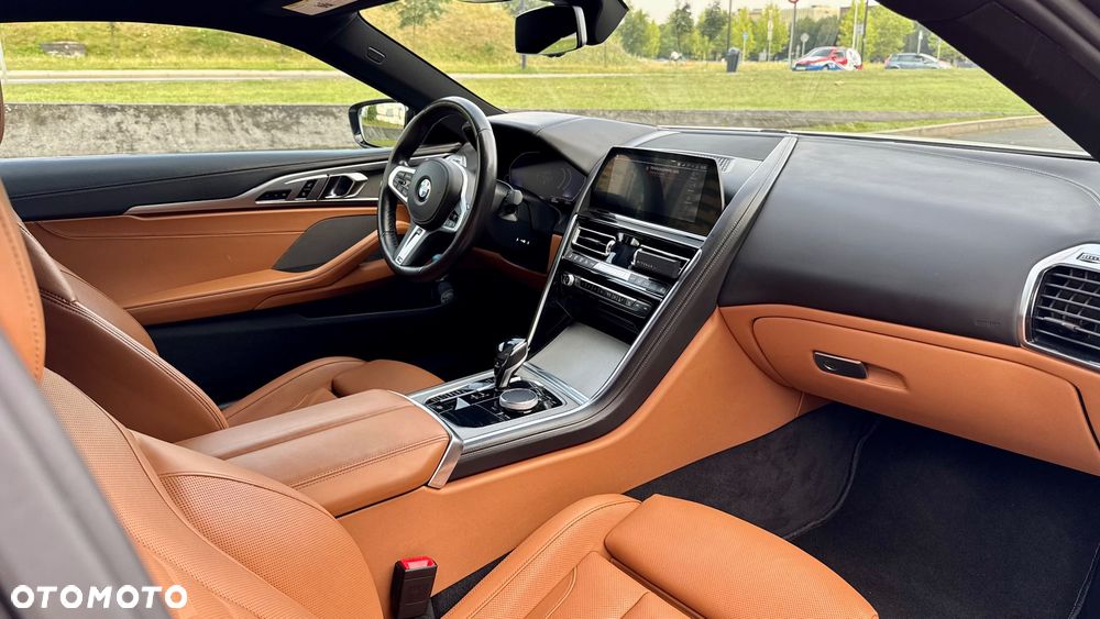 BMW Seria 8 - 16