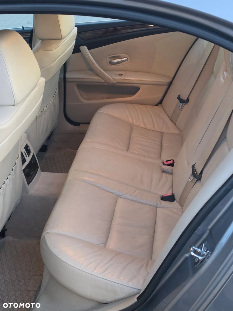 BMW Seria 5 525d - 13