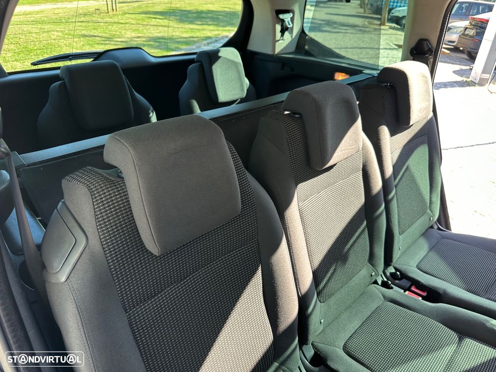 Peugeot 5008 1.6 E-HDi 7L Allure 2-Tronic - 23