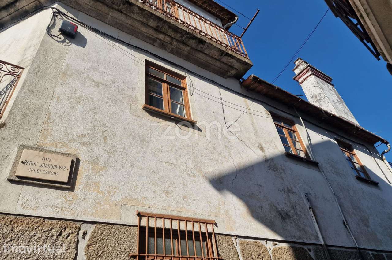 Moradia em Pedra com Potencial no Coração de Vila Nova de Tazem - Grande imagem: 2/20