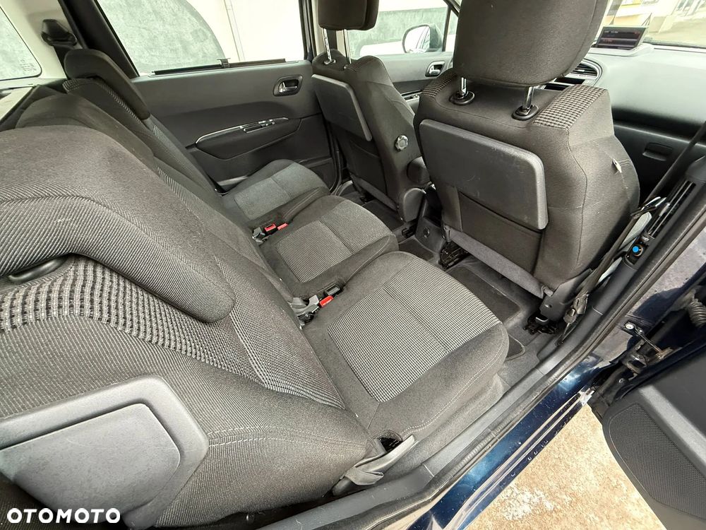 Peugeot 5008 - 8