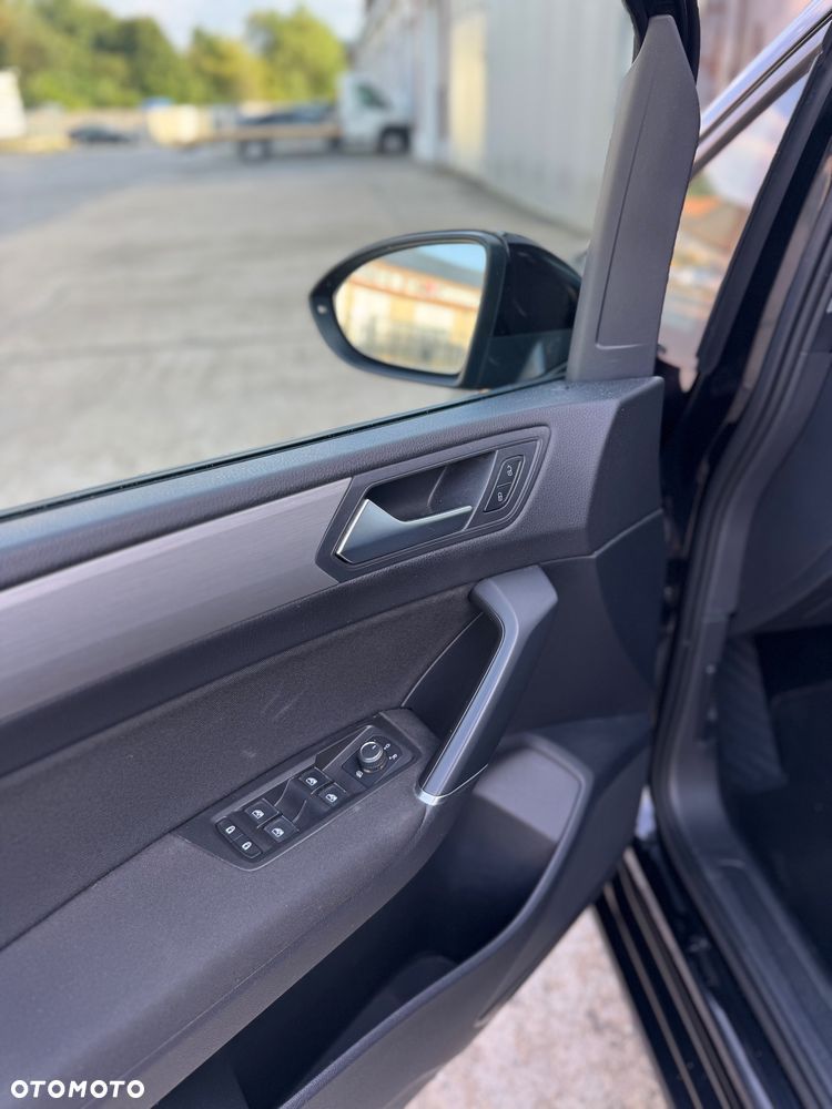 Volkswagen Touran - 17