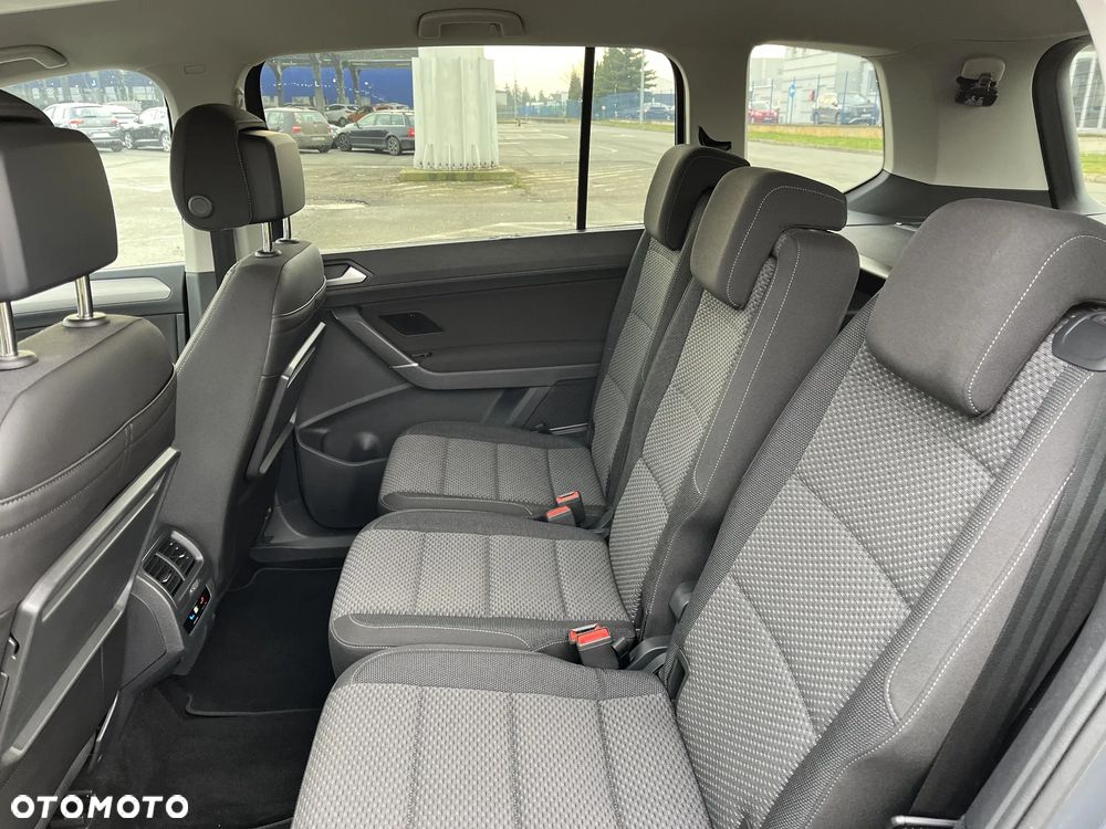 Volkswagen Touran - 16