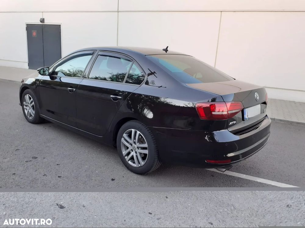 Volkswagen Jetta 2.0 TDI Highline - 14