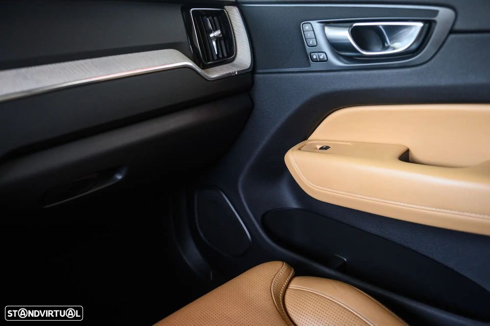 Volvo XC 60 2.0 D4 Inscription AWD Geartronic - 42