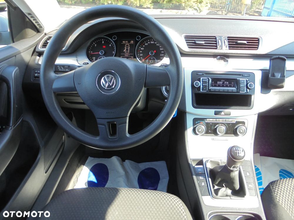 Volkswagen Passat 2.0 TDI Comfortline - 12