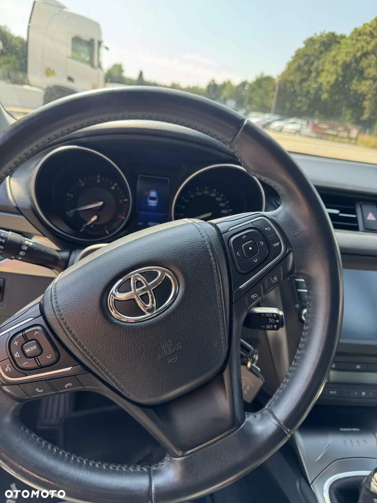Toyota Avensis 2.0 D-4D Premium - 9