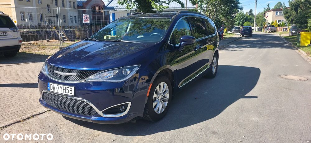 Chrysler Pacifica - 1