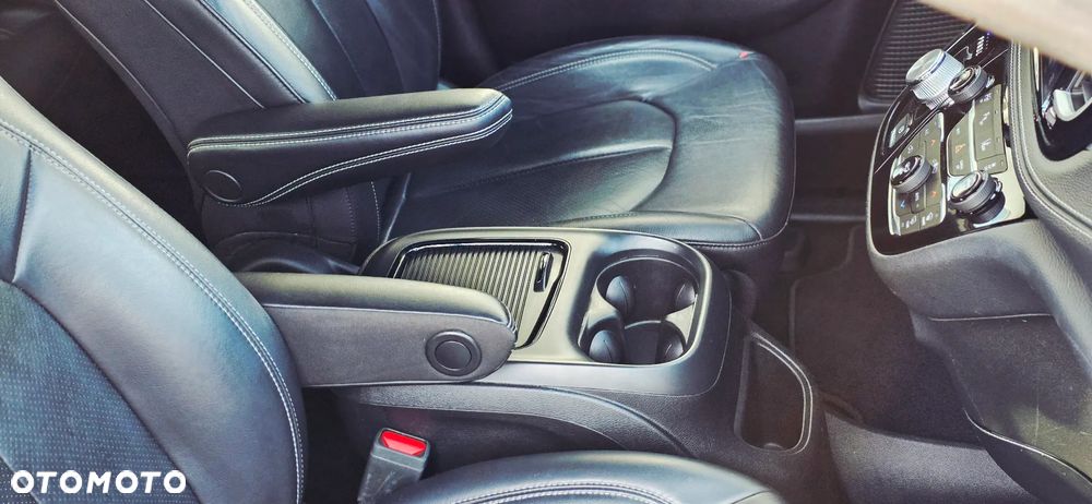 Chrysler Pacifica - 30