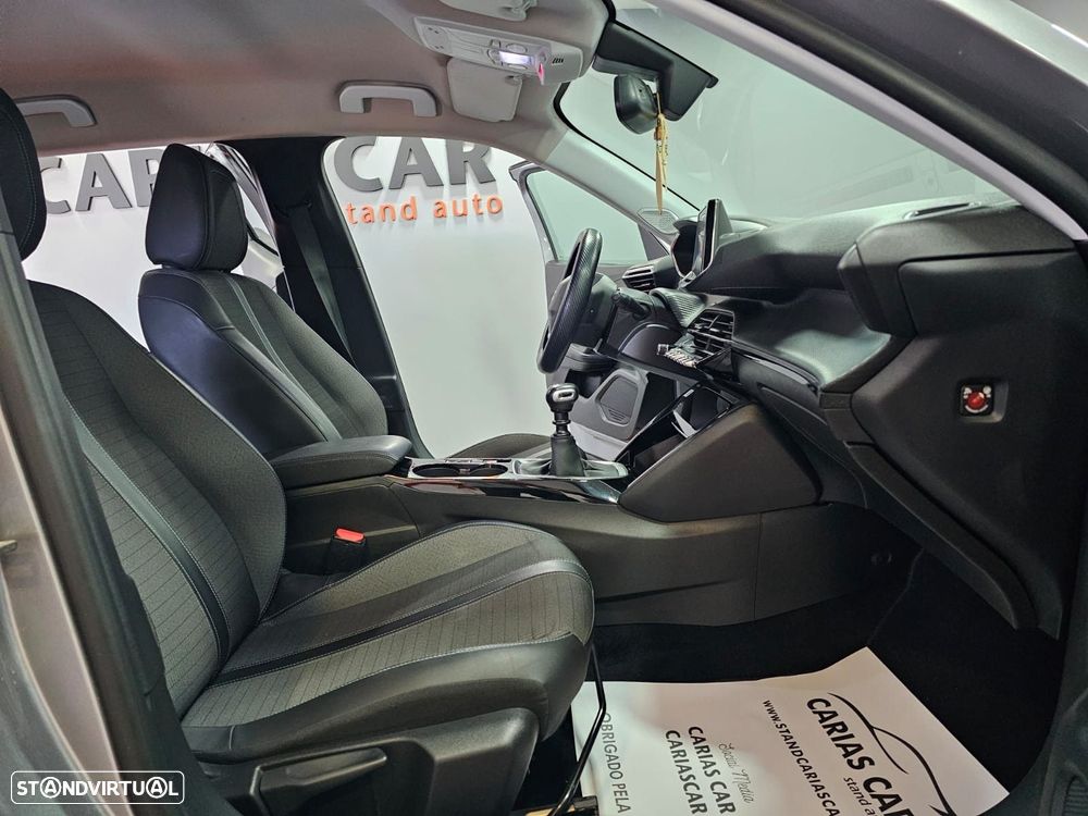 Peugeot 2008 1.2 PureTech Allure - 12