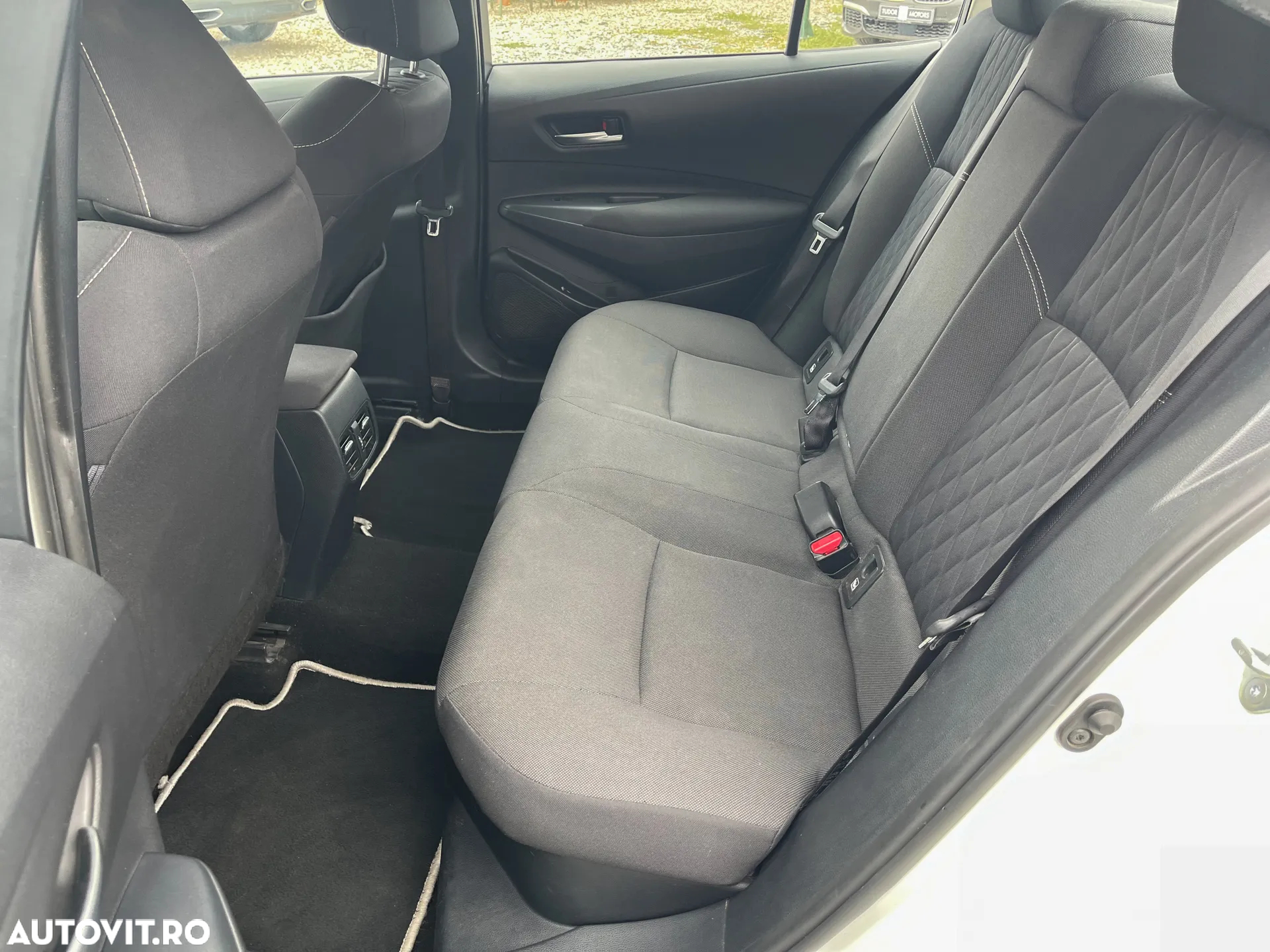 Toyota Corolla Sedan 1.8 HSD Dynamic - 6