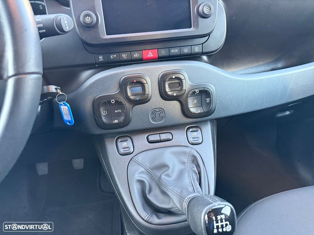 Fiat Panda 1.0 Hybrid (RED) — fotografia 11