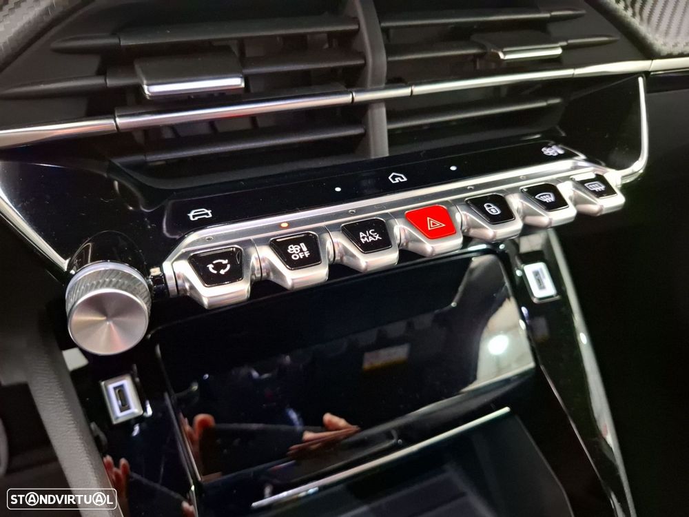 Peugeot 2008 1.2 PureTech Allure - 17