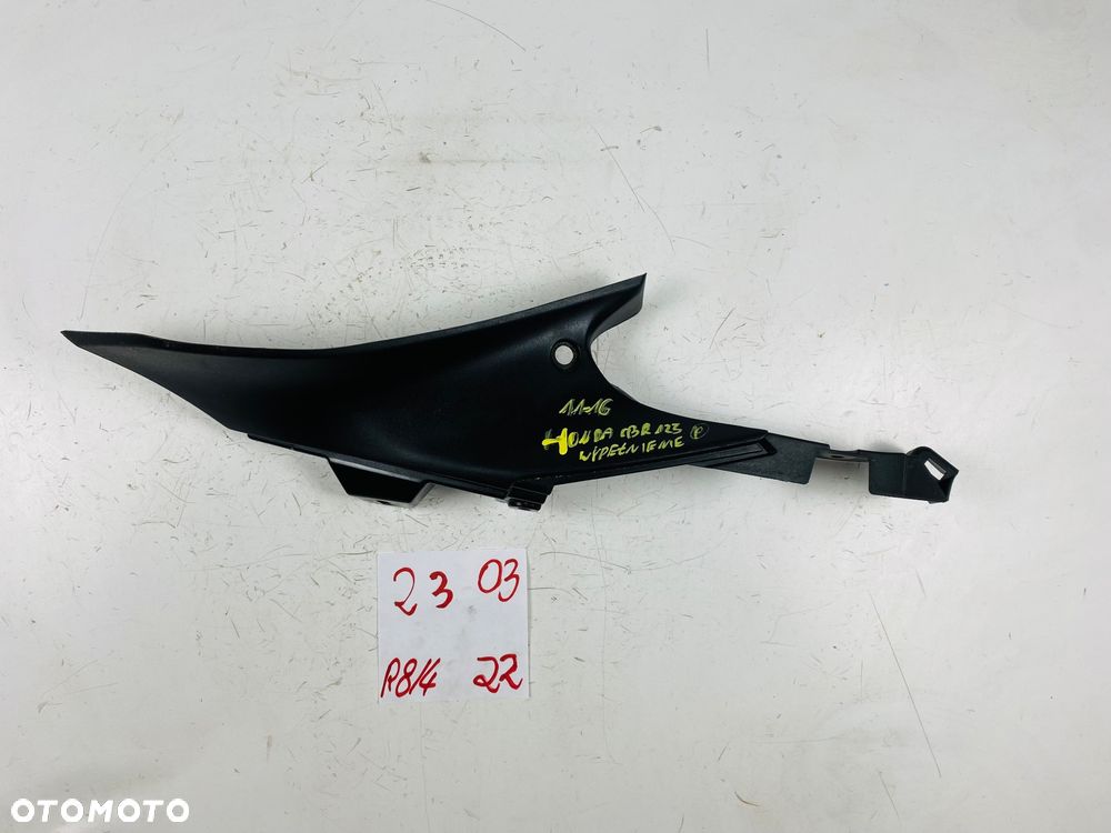 Honda CBR 125 11-16 osłona wypełnienie prawe