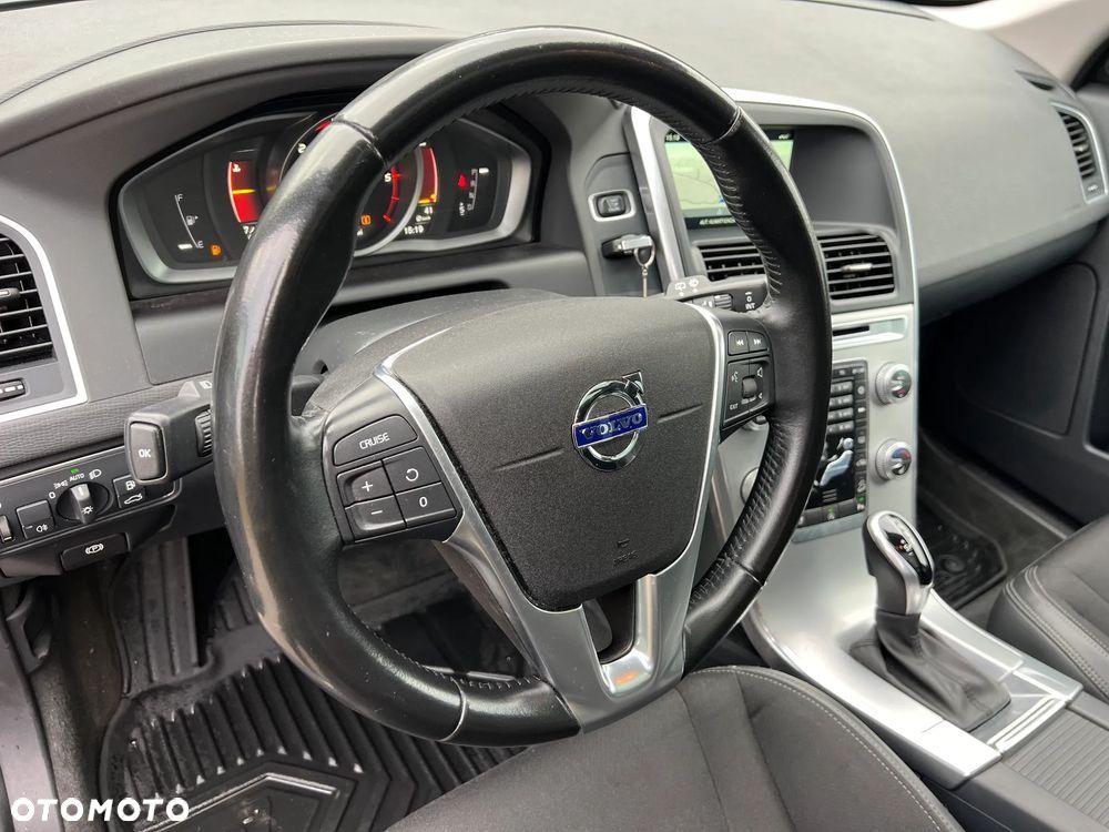 Volvo XC 60 D5 AWD Momentum - 14