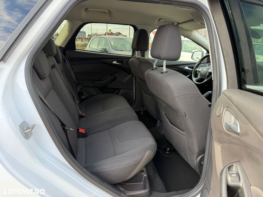 Ford Focus 1.5 EcoBoost Start-Stopp-System TITANIUM - 12