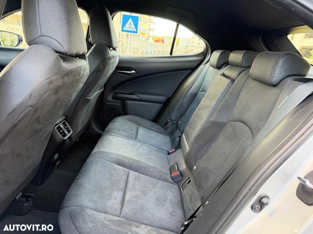 Lexus UX 250h E-FOUR Business - 19