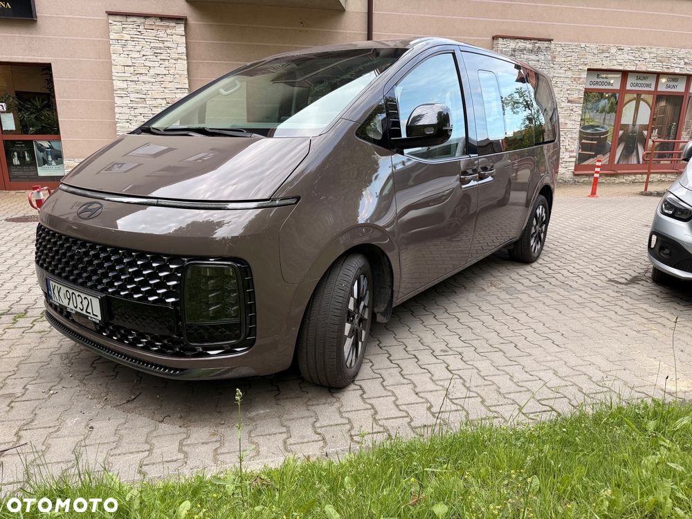 Hyundai Staria 1.6 T-GDI HEV Luxury - 2