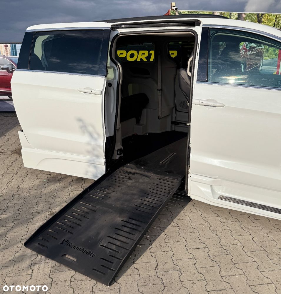 Chrysler Pacifica - 17