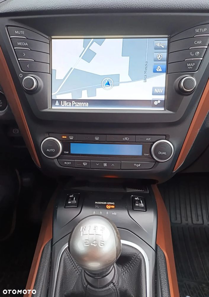 Toyota Avensis 1.8 Premium - 18