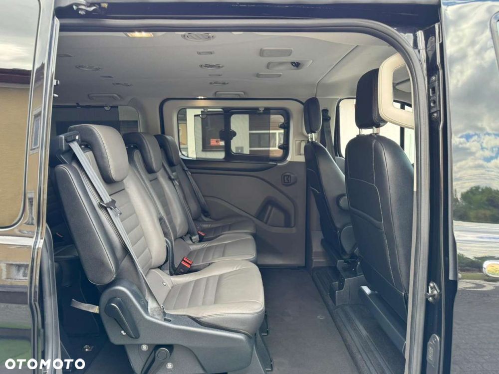 Ford Tourneo Custom - 33