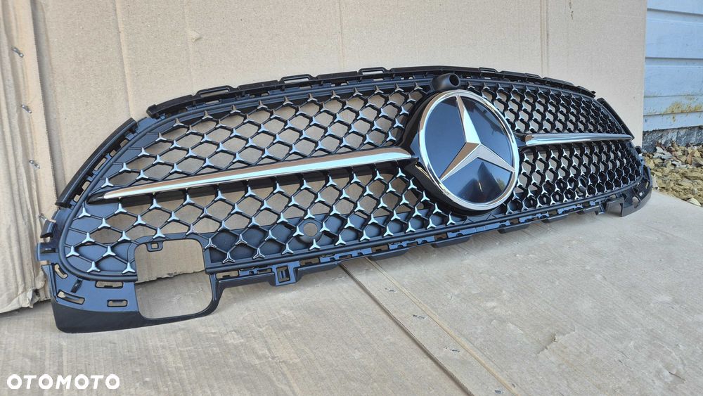 Atrapa chłodnic GRILL Mercedes C Klasa W206 21- AMG LINE KAMERA A206