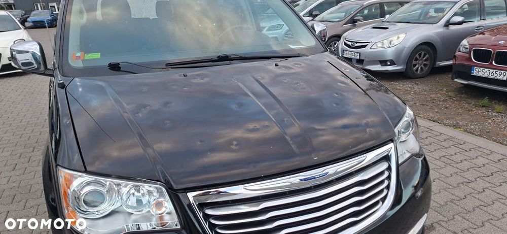 Chrysler Town & Country 3.6 Limited - 32