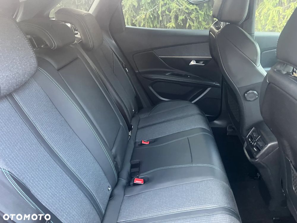 Peugeot 3008 1.6 PureTech HYbrid Allure S&S EAT8 - 10