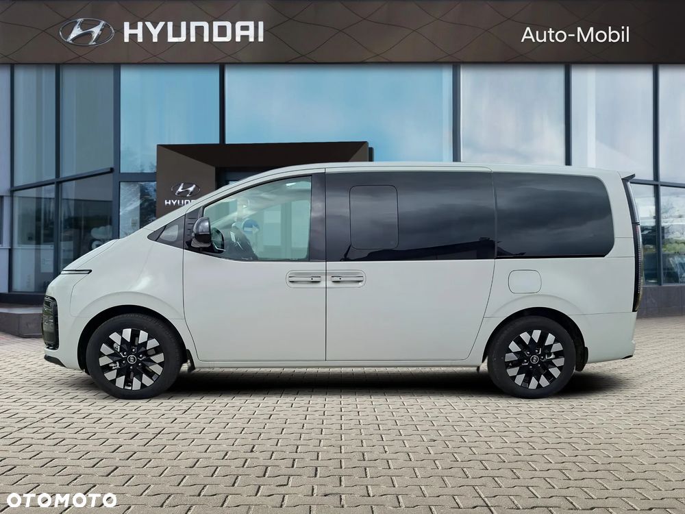 Hyundai Staria 1.6 T-GDI HEV Luxury - 3